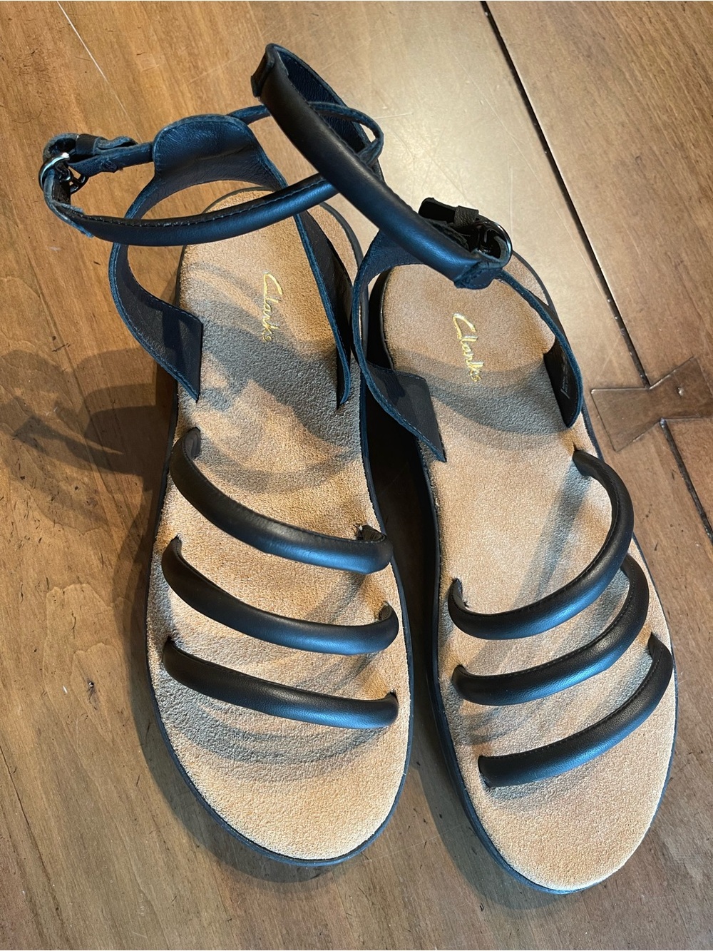 Clarks Women’s Black Multi-Strap Sandals with Tan Footbed - Picture 5 of 7